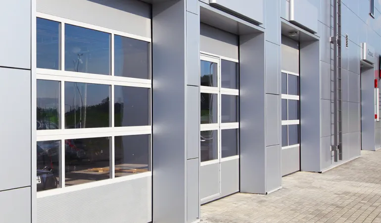 С боковой дверью С боковой дверью